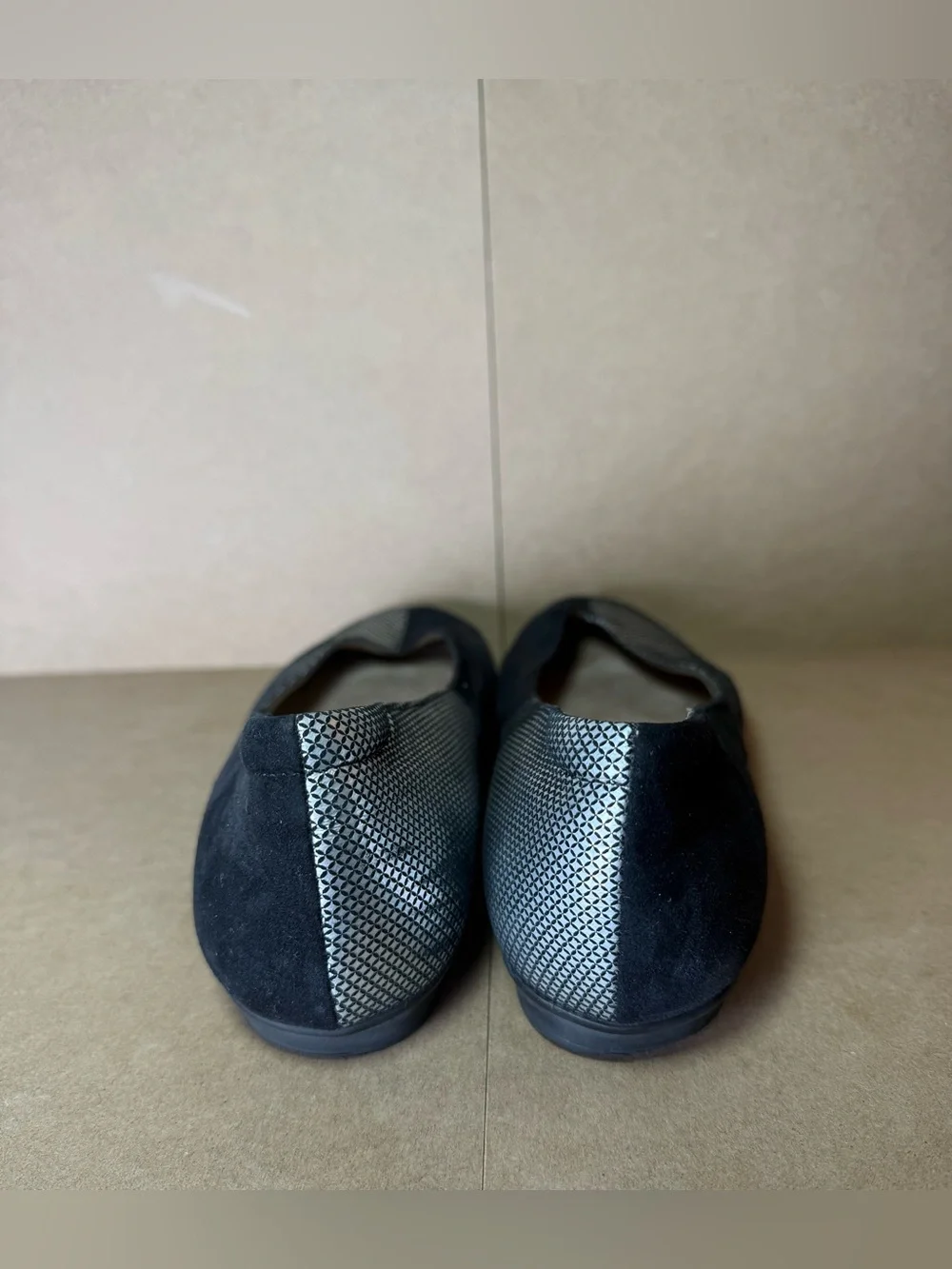 BeautiFeel Amanda Ballet Flats Pewter Pizel Print Black Suede Size US 9/9.5 - Picture 6 of 10